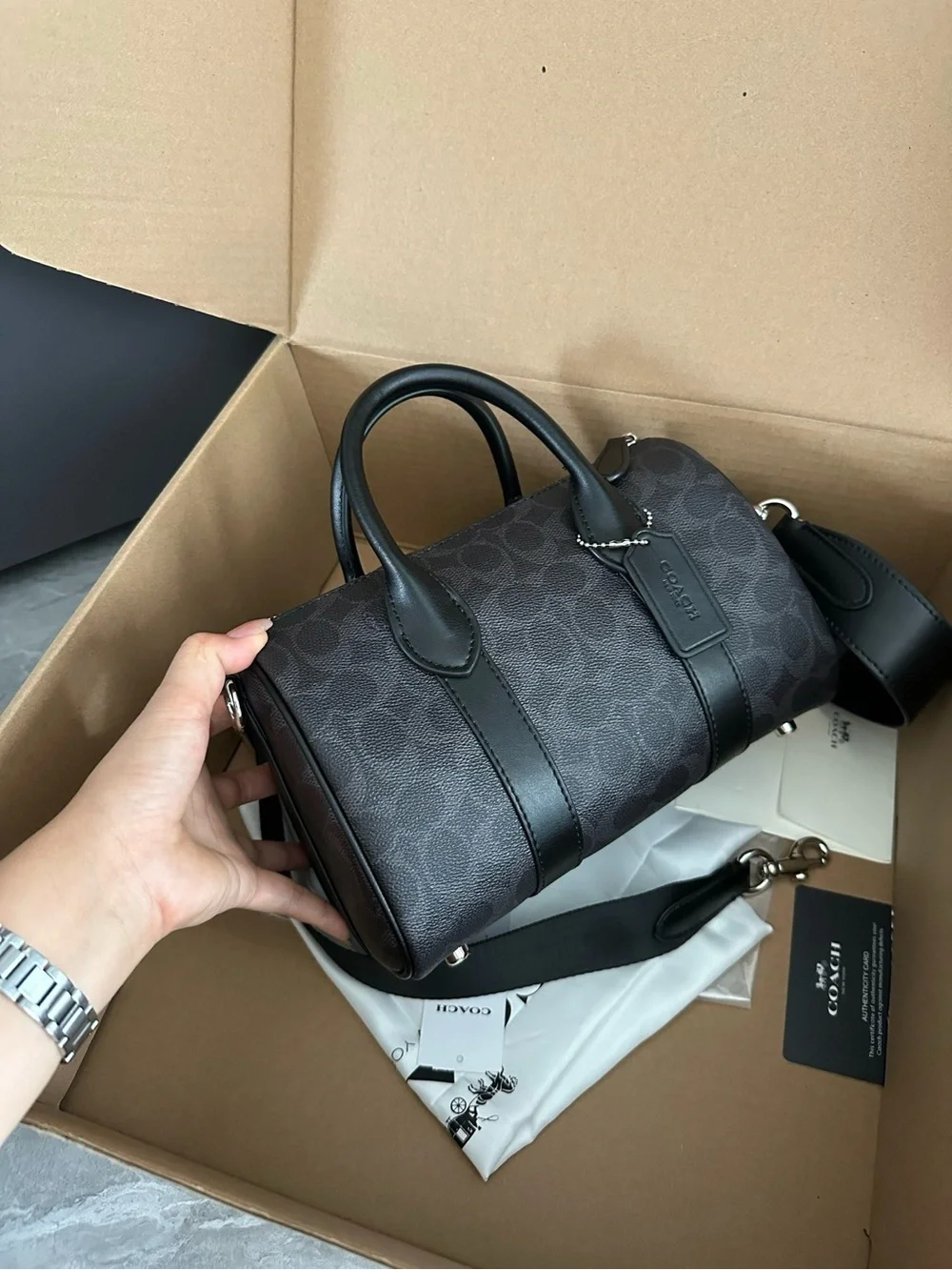 ❤️Coach Men’s Dark Brown/Black Signature Barrel Bag with Removable Strap